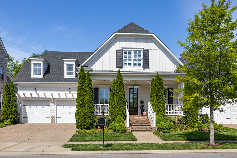 3042 Blossom Trail Ln, Franklin, TN 37064 - 4 bedroom, 3.5 bathroom home with modern kitchen and large backyard